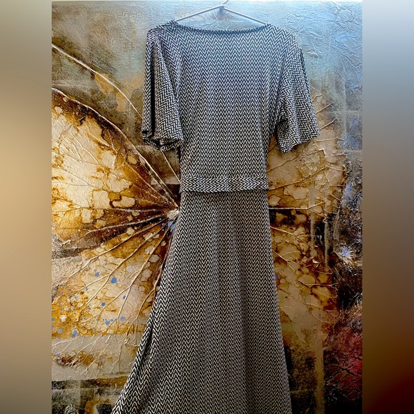 ❌SOLD❌Brand new H & M dress! In a black and white geometric print! Never worn. - Picture 7 of 7